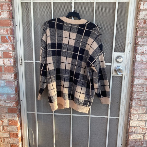 Checkered cardigan sweater size 3xl - Picture 2 of 4